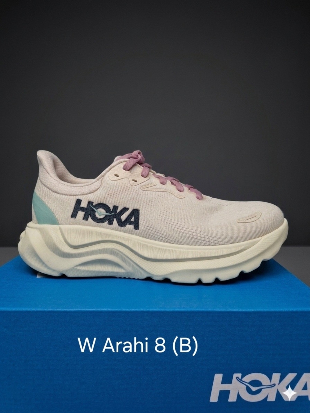 HOKA Women's Arahi 8 Running Shoe - (B)